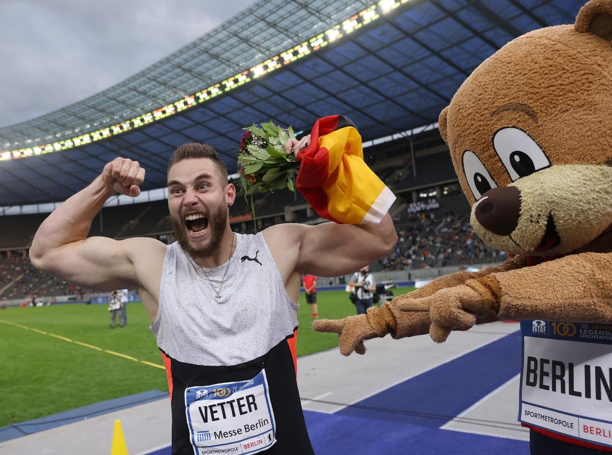 Searching for inspiration: An ecstatic Vetter after winning the men’s javelin throw competition at the ISTAF 2021 athletics meet in Berlin. Despite all his struggles, he says his self-belief has never wavered. 