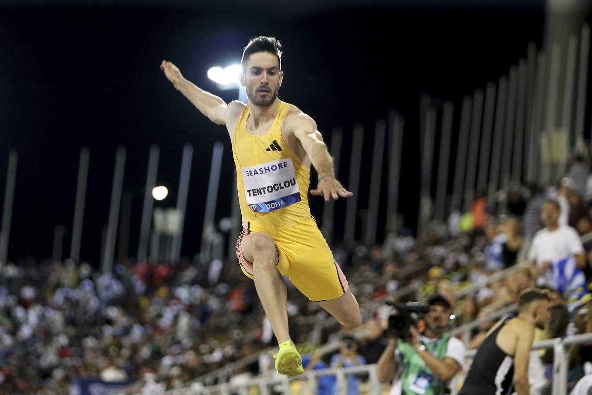 Greek long jumping sensation Miltiadis Tentoglou finished second behind a determined Jamaican Corey McLeod. 