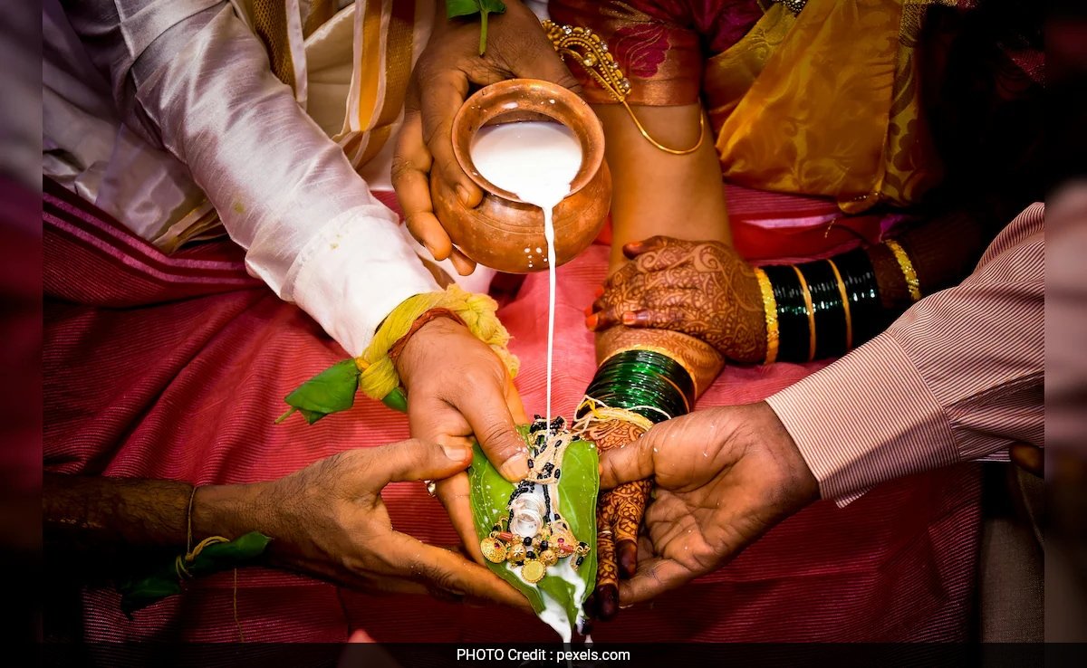 Hindu Marriage Not Valid Unless Performed With Requisite Ceremonies: Supreme Court