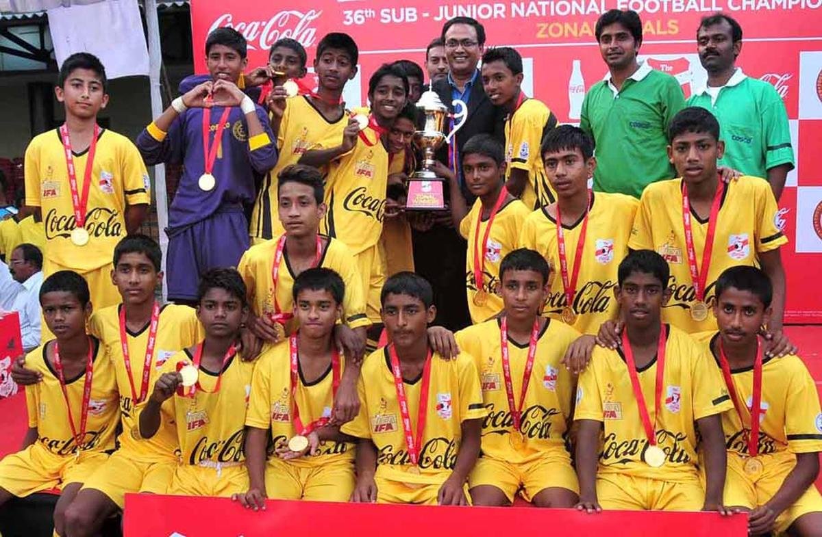 Rahim Ali (first from right in second row) with the winners medal with West Bengal in the  Coca-Cola Cup (sub-junior) Nationals.