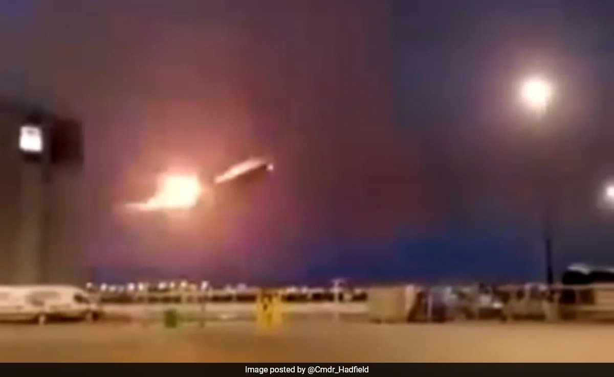 Video: Flames Shoot Out Of Plane's Engine In Bursts Just After Take-Off