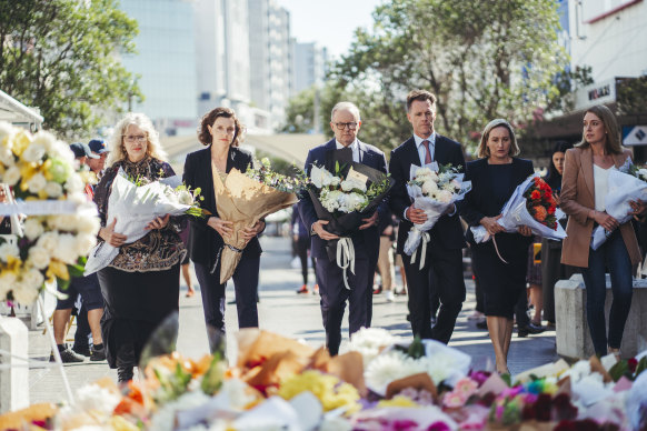 Spender (second from left) lays flowers for the Bondi stabbing  victims with PM Anthony Albanese, NSW Premier Chris Minns and local leaders. 