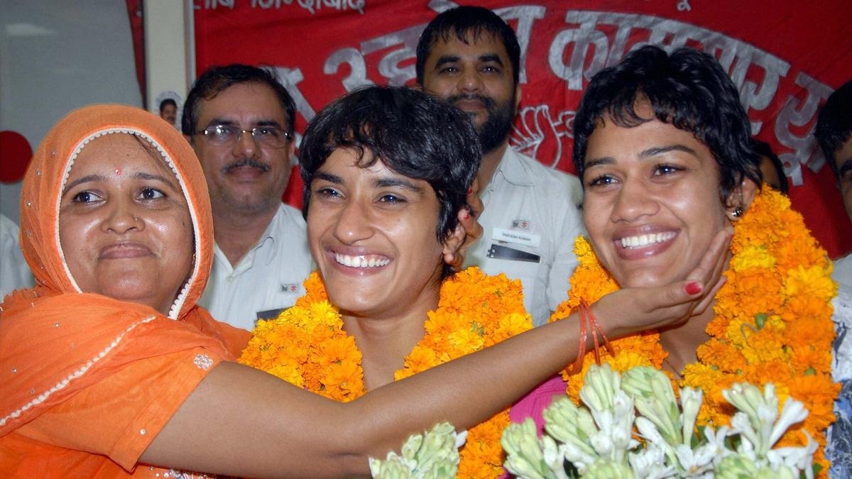 VIDEO Vinesh must recall decision to retire and fulfil Phogat family’s