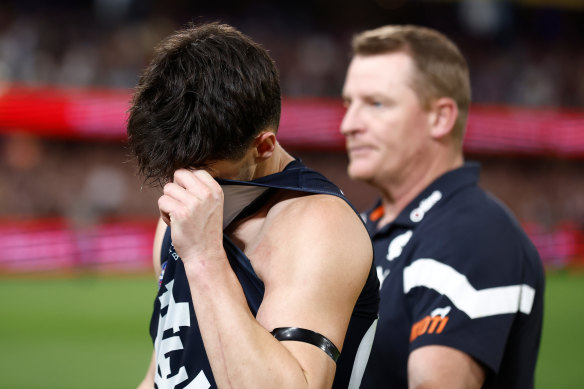 A dejected Nic Newman with coach Michael Voss after Carlton’s preliminary final loss to the Brisbane Lions last year.